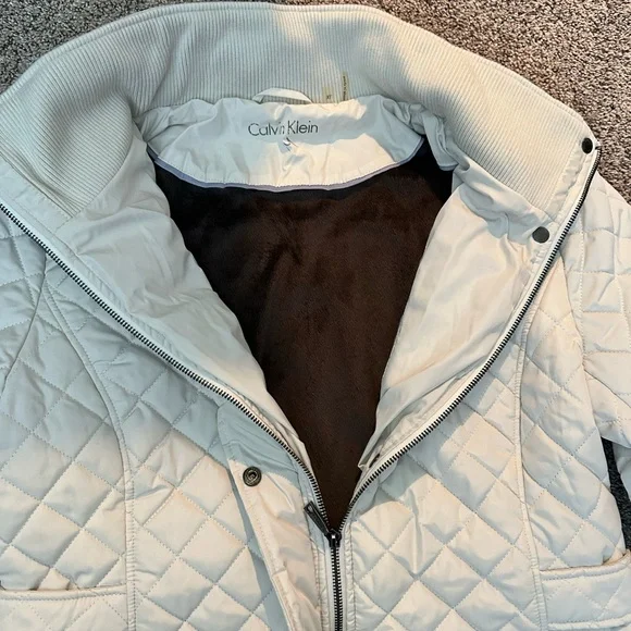 Calvin Klein White Quilted Puffer Jacket - Picture 3 of 9